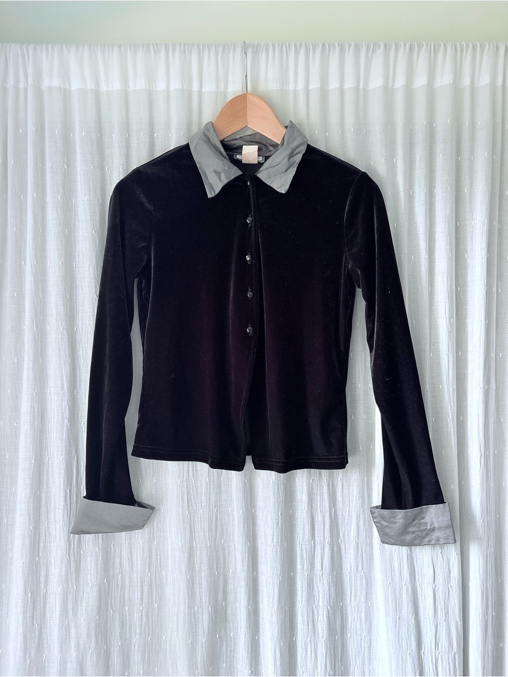 Vtg 1990's Aqua BlueBlack Velvet Button-Front Top with Gray Collar and Cuffs